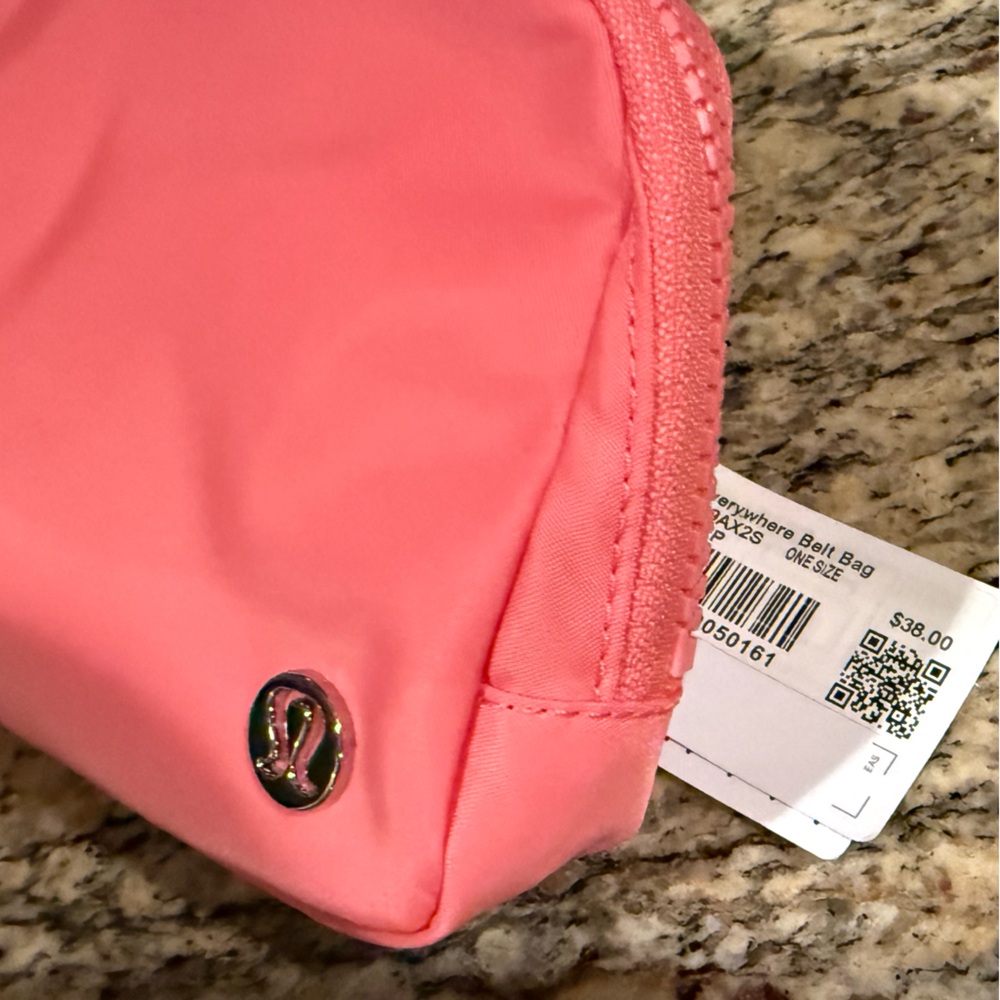 NWT Lululemon Everywhere SAKO Pink 1L Crossbody Beltbag - Picture 7 of 7